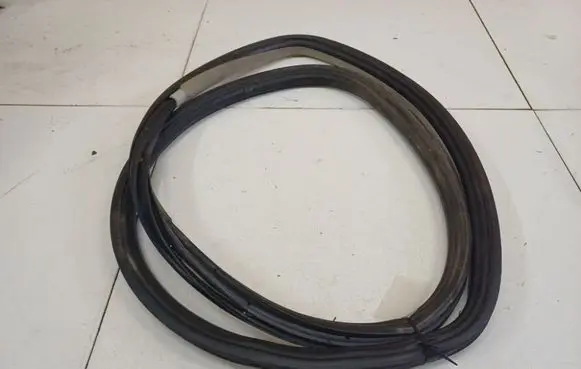 Volkswagen PASSAT B5 Rubber seal front coupe door 