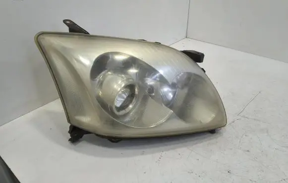 Toyota Avensis T250 Headlight/headlamp