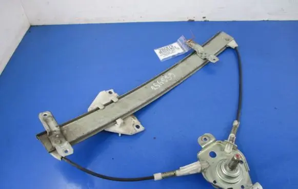 Hyundai Elantra Front door window regulator with motor