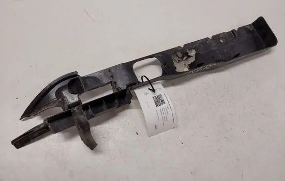 Ford Focus Front bumper mounting bracket 4M51A02476A D2L4A