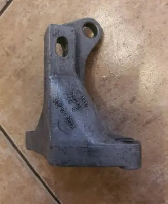 Volkswagen PASSAT B3 Gearbox mounting bracket 357199353A