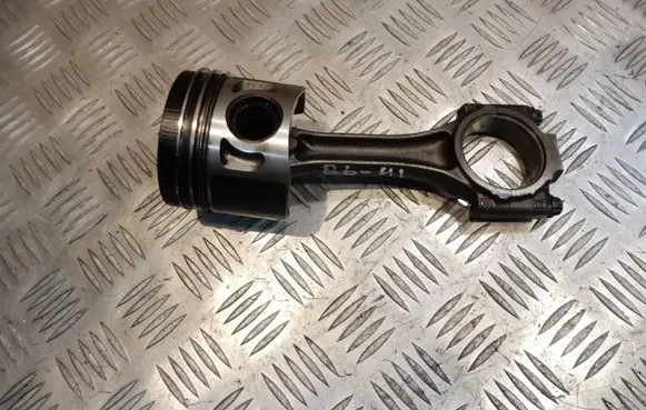 Volkswagen PASSAT B6 Piston 038107065 B641
