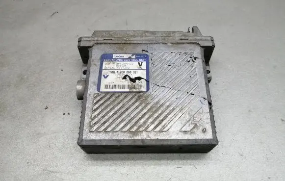 Volvo S40, V40 Engine control unit/module 7700868321 7700103515A