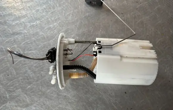 Renault Scenic III - Grand scenic III In-tank fuel pump 172020056R