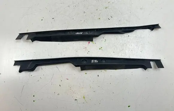 Audi A4 S4 B9 8W Fender end trim 8W0820581 8W0820582