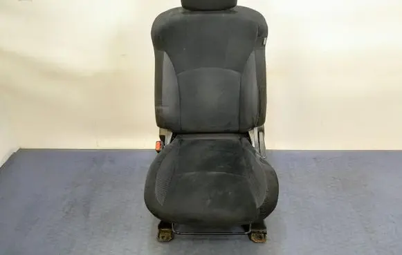 Mitsubishi Outlander Front driver seat 