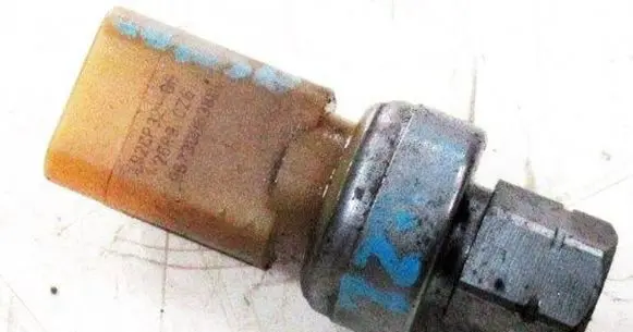 Opel Corsa F Air conditioning (A/C) pressure sensor 9673006380