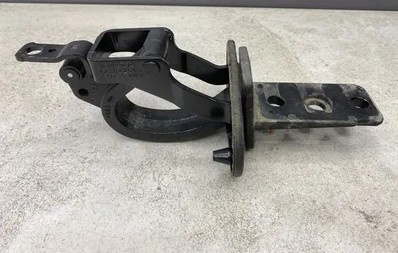 Tailgate/trunk/boot hinge