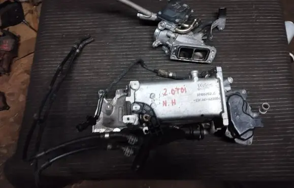 Volkswagen Golf VII Throttle valve 04L128063T 04L131501S