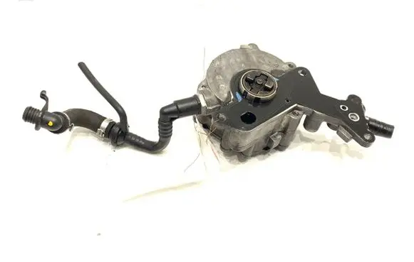 Volkswagen Golf V Vacuum pump 038145209A