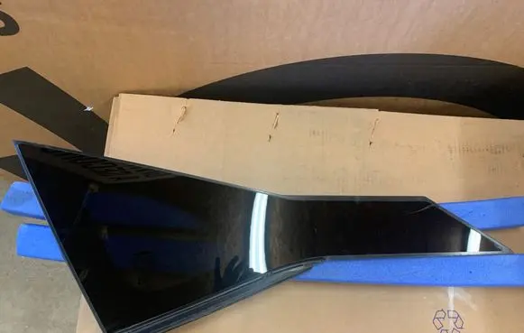 Nissan Qashqai J12 Rear door window/glass frame 833016UA0A