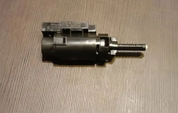 Opel Combo E Brake pedal sensor switch 9813503180