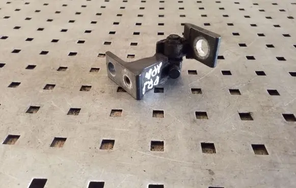 Audi A6 C7 Front door lower hinge 4G0831402B