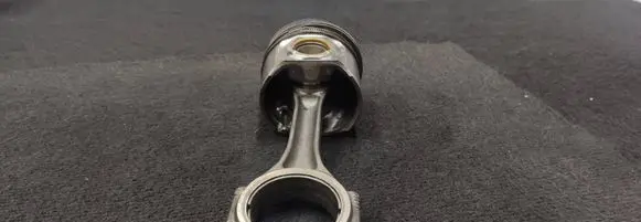Volkswagen Transporter - Caravelle T5 Piston with connecting rod 81L113