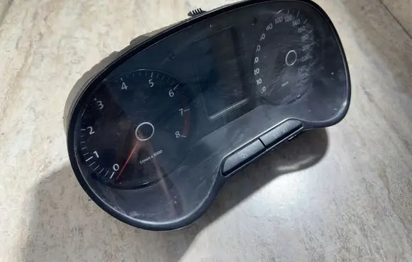 Volkswagen Polo V 6R Speedometer (instrument cluster) A2C53332250