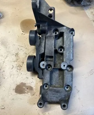 Volvo XC70 Engine mounting bracket 30757168