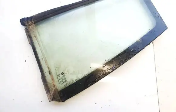 Opel Omega B1 Rear vent window glass 