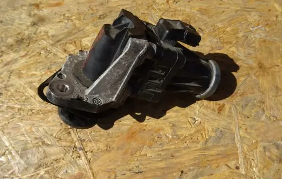 Mercedes-Benz B W246 W242 EGR valve 7172RB13