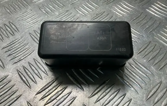 Nissan Cube Z12 Fuse box cover
