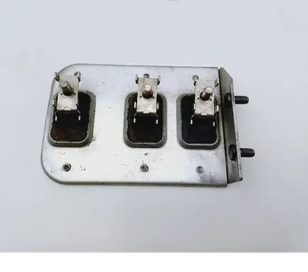 Volkswagen PASSAT B5 Coolant fan relay 8D0959493A