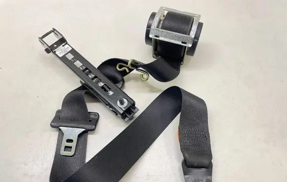 Ford Focus C-MAX Front seatbelt 3M51R61295AD 3M51R611C46AC