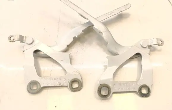 NIO ES8 Engine bonnet/hood hinges P0001130 P0001128