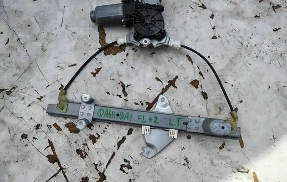 Nissan Qashqai Rear window lifting mechanism without motor