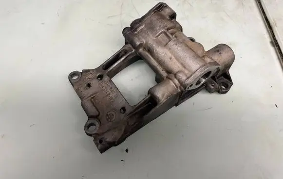 BMW 5 E60 E61 Oil pump 2247212 11412247212