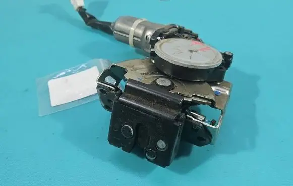 Toyota RAV 4 (XA40) Tailgate/trunk/boot lock/catch/latch 1638000062 IMPRK1562441