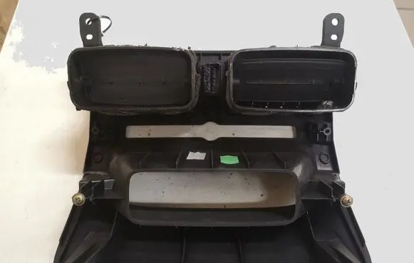 Toyota Avensis T250 Dash center air vent grill