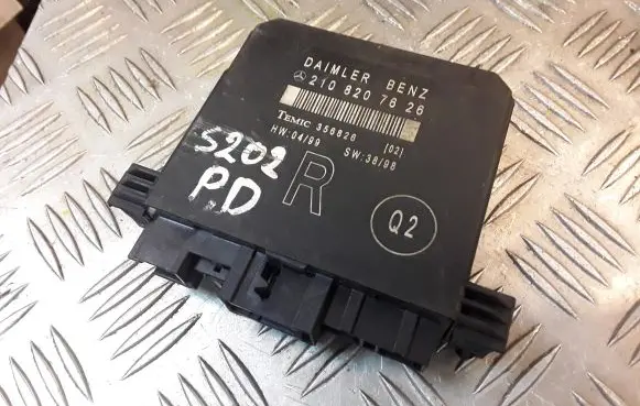 Mercedes-Benz E W210 Door control unit/module 2108207626 A2108207626