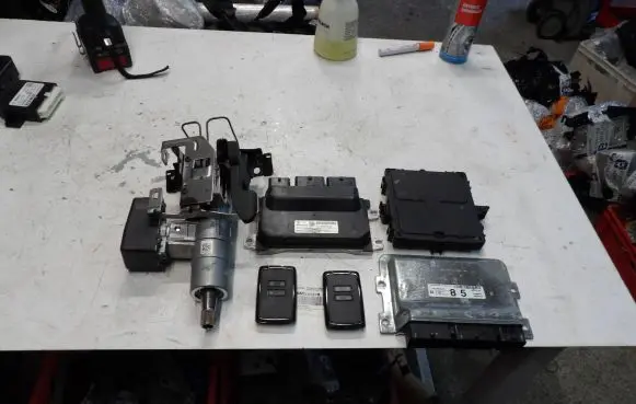 Renault Clio V Engine ECU kit and lock set 237106047S A2C38542500