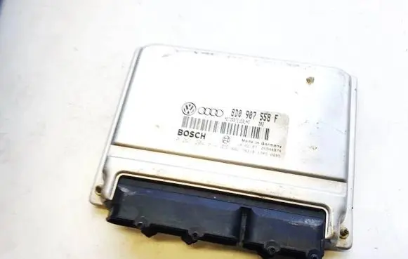 Volkswagen PASSAT B5 Engine control unit/module 8D0907558F 0261204614