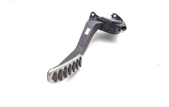 Accelerator throttle pedal