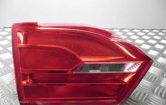 Volkswagen Jetta IV Rear/tail lights 5C6945093 A792