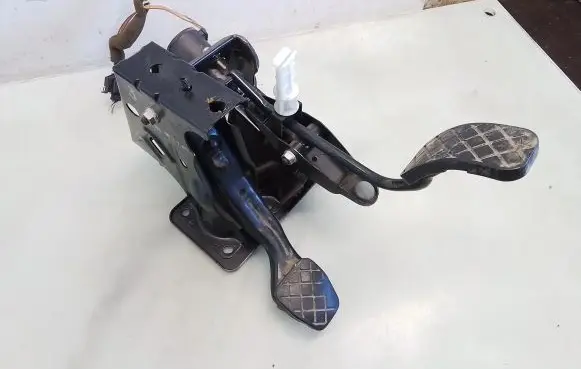 Skoda Octavia Mk1 (1U) Pedal assembly 