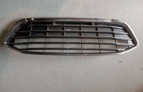 Ford Focus Front bumper upper radiator grill JX7B8C436A