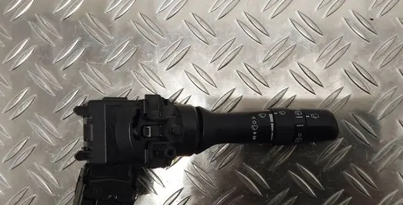 Toyota Verso Wiper control stalk 17F525 05210