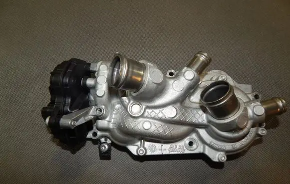 Volkswagen Golf VII Water pump 04E907593 05W121042