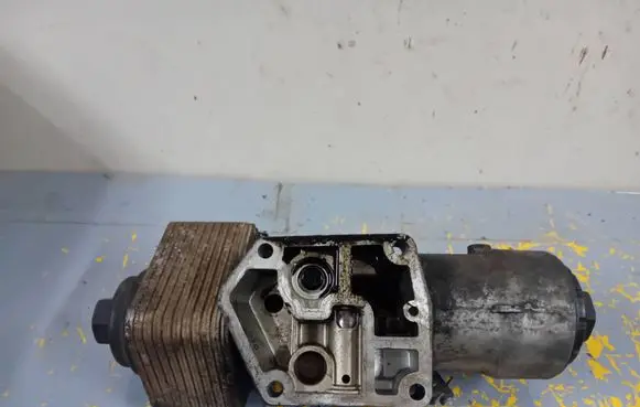 Volkswagen PASSAT B5.5 Oil filter mounting bracket 045115389