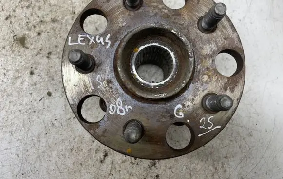 Lexus IS 220D-250-350 Rear wheel hub
