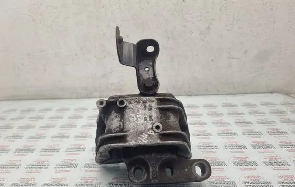 Volkswagen PASSAT B6 Engine mount bracket 1K0199262M
