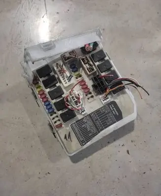 Nissan Micra Fuse module 284B8AX000 71547032