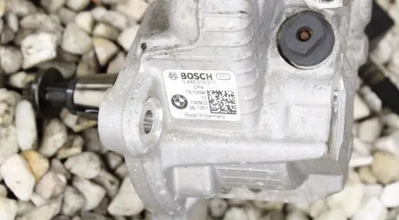 BMW X3 F25 Fuel injection high pressure pump 0445010517 7810696