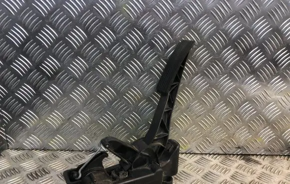 Mercedes-Benz A W169 Accelerator throttle pedal 1693000204