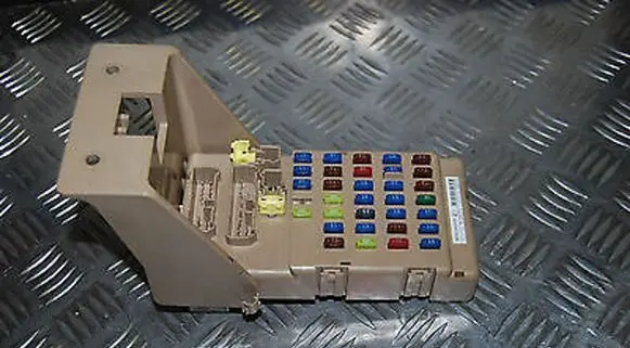 Subaru Legacy Fuse module 82201AG000