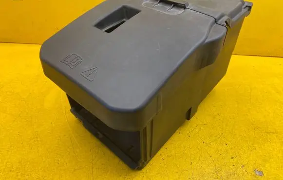Ford Focus Battery box tray AM51-10A659-AC AM51-10723-AD