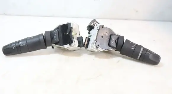 Nissan Note (E11) Light switch