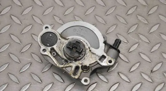 Volkswagen Polo V 6R Vacuum pump 03L100D