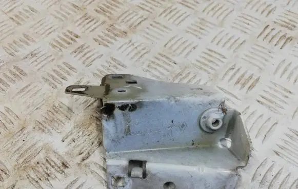 Renault Zoe Fender mounting bracket 620425323R